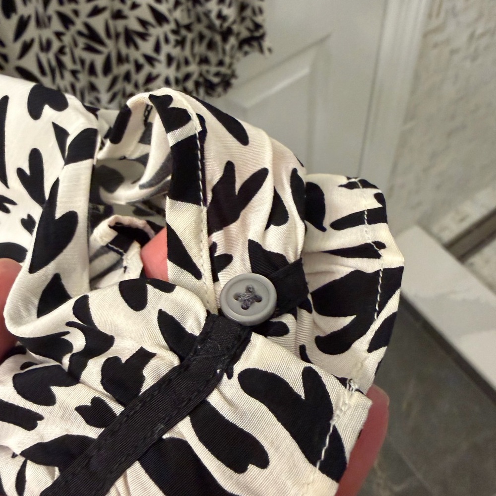 LOFT Monochrome Heart Print Blouse - Picture 5 of 7